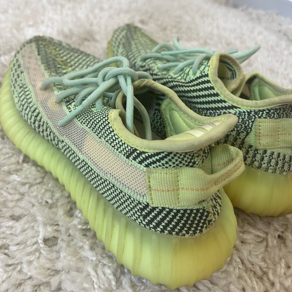 SIZE 7 Adidas Yeezy Boost 350 V2 Non-Reflective green - Picture 3 of 5
